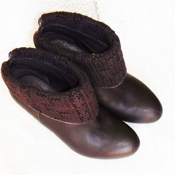 UGG foldover brown leather ankle boots - Picture 4 of 5